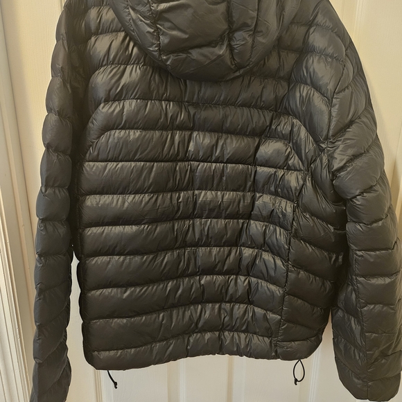 Ralph Lauren Men's Navy Blue Puffer Jacket with Red Logo - Picture 8 of 8